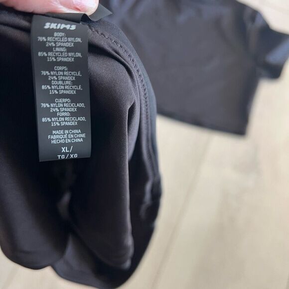 Skims women’s 2ps swimsuit size XL - Picture 6 of 8